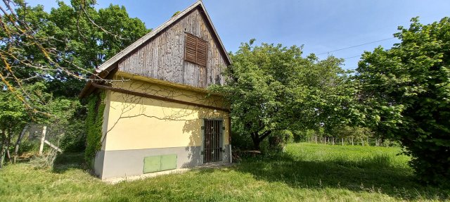 Eladó nyaraló, Csákváron 12 M Ft, 2 szobás