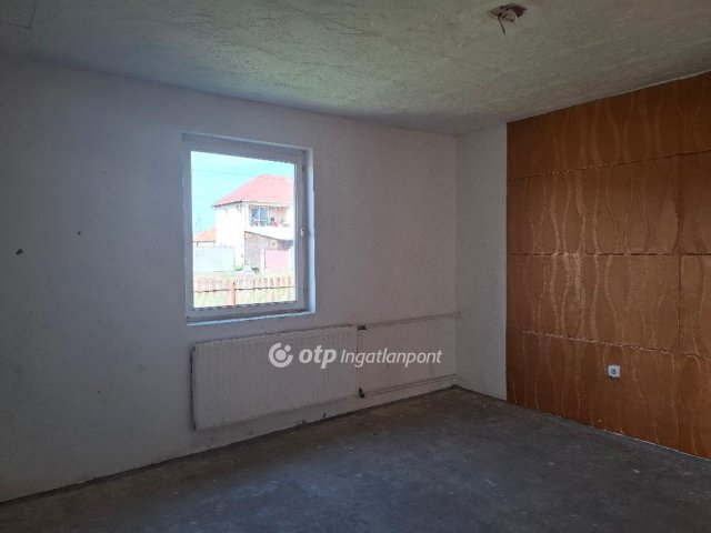 Eladó családi ház, Kompolton 19 M Ft, 2 szobás