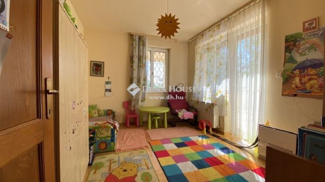 Eladó családi ház, Budakeszin 219 M Ft, 11 szobás