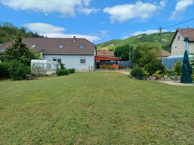 Eladó családi ház, Pilisjászfalun 95 M Ft, 6 szobás