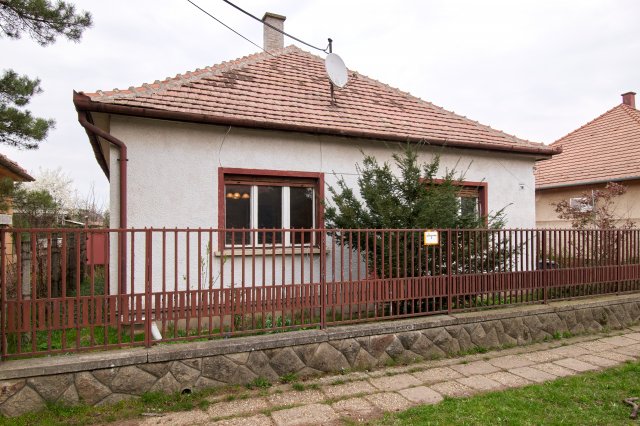 Eladó családi ház, Kistarcsán 67.9 M Ft, 3+1 szobás