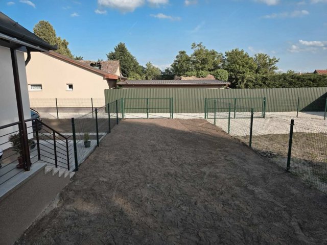 Eladó téglalakás, Vecsésen 80.5 M Ft, 4 szobás