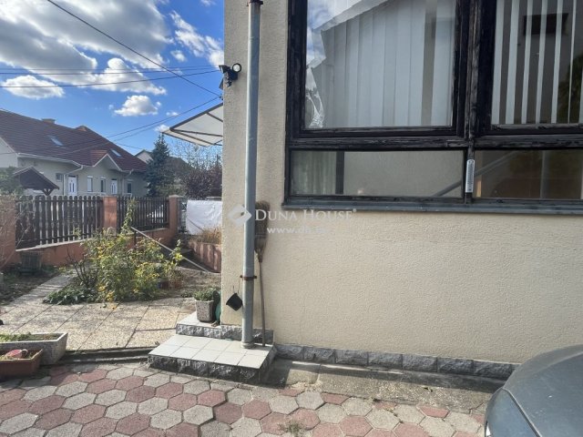 Eladó családi ház, Budapesten, IV. kerületben 137 M Ft, 8 szobás