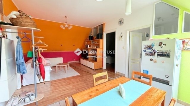 Eladó családi ház, Dunabogdányban 60 M Ft, 4+1 szobás