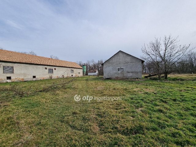 Eladó ipari ingatlan, Mezőfalván 130 M Ft / költözzbe.hu