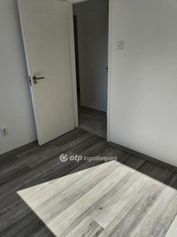 Eladó panellakás, Budapesten, III. kerületben 66.5 M Ft