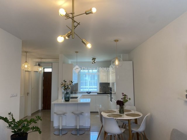 Kiadó téglalakás, albérlet, Tatán 240 E Ft / hó, 2 szobás