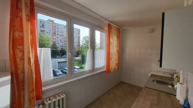 Eladó panellakás, Kecskeméten 40.9 M Ft, 2 szobás