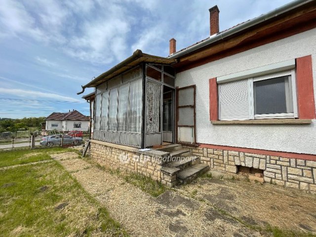 Eladó családi ház, Ságváron 45 M Ft, 3 szobás