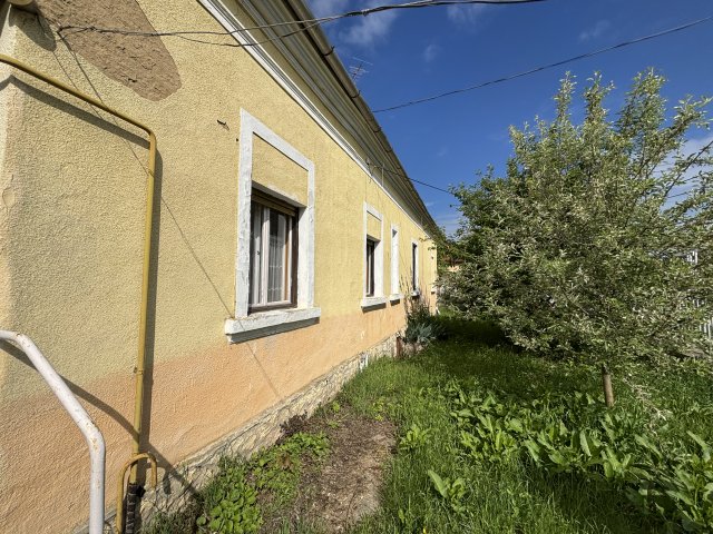 Eladó családi ház, Pápán 29.9 M Ft, 2 szobás
