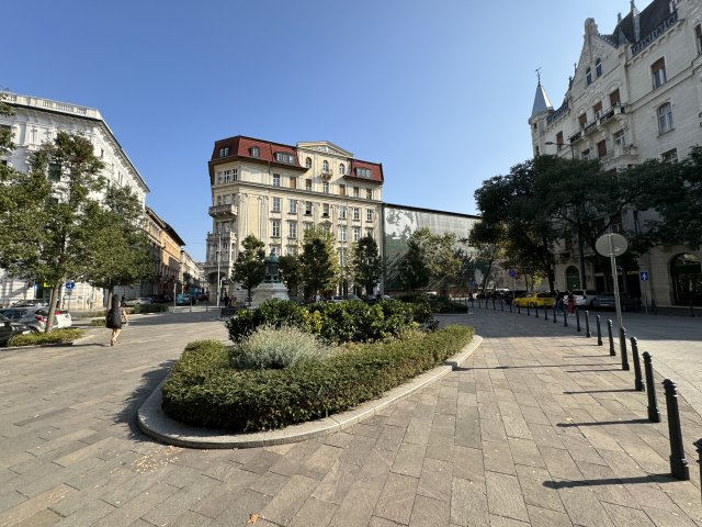 Eladó téglalakás, Budapesten, V. kerületben 74.9 M Ft, 1 szobás
