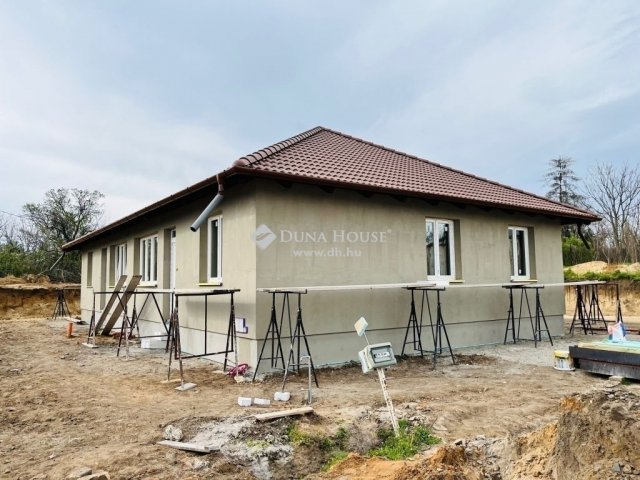 Eladó ikerház, Monoron 62.5 M Ft, 4 szobás / költözzbe.hu