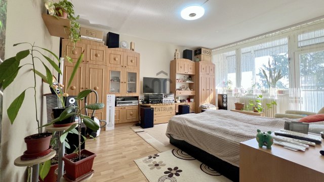 Eladó panellakás, Szekszárdon 29.99 M Ft, 2 szobás
