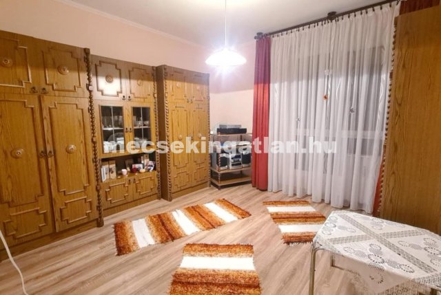 Kiadó panellakás, albérlet, Pécsett 55 E Ft / hó, 3 szobás