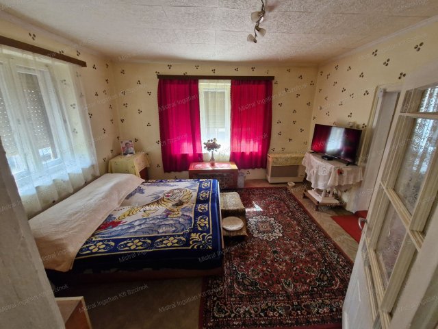 Eladó családi ház, Tiszajenőn 14.9 M Ft, 2 szobás