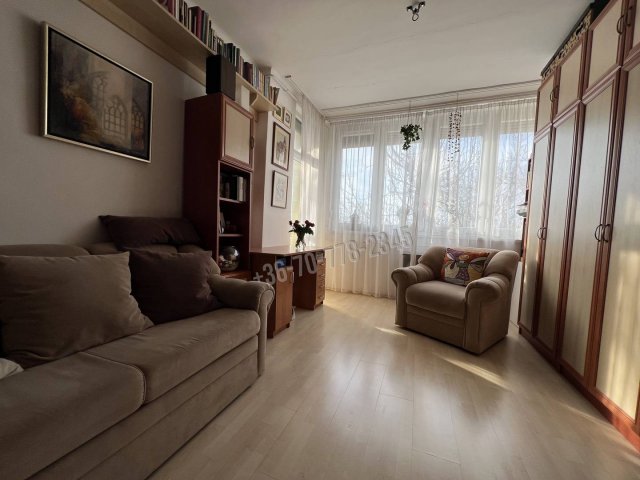 Eladó téglalakás, Békéscsabán 35 M Ft, 3 szobás