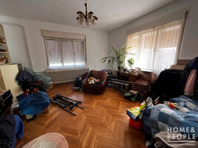 Eladó családi ház, Szegeden 79 M Ft, 2 szobás