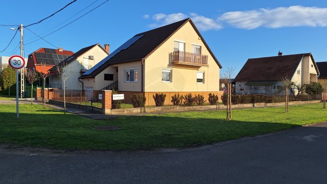 Eladó családi ház, Hatvanban 73 M Ft, 4 szobás
