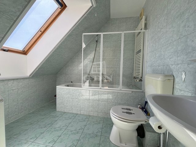 Kiadó téglalakás, albérlet, Komáromban 230 E Ft / hó, 3 szobás