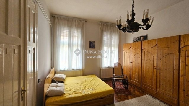 Eladó családi ház, Budapesten, X. kerületben 170 M Ft, 6 szobás