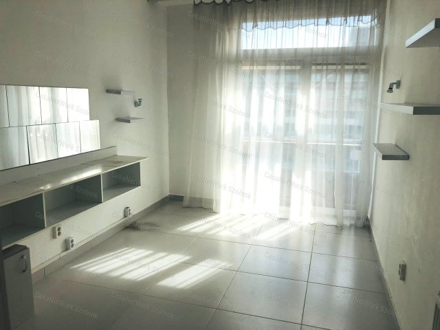 Kiadó üzlethelyiség, Szolnokon 77 E Ft / hó, 1 szobás