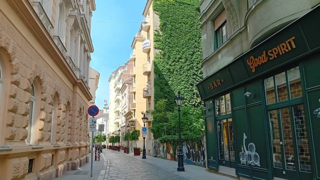 Eladó téglalakás, Budapesten, V. kerületben 64.9 M Ft