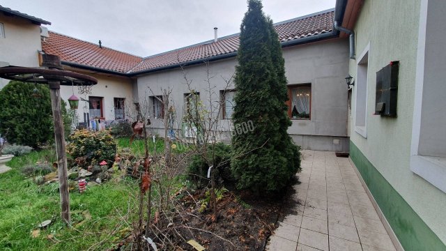 Eladó családi ház, Budapesten, XV. kerületben 150 M Ft