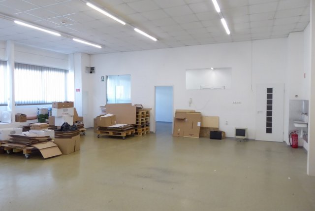 Kiadó ipari ingatlan, Pécsett, Siklósi úton 286 E Ft / hó