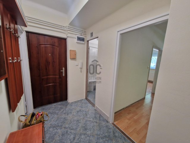 Kiadó téglalakás, albérlet, Cegléden 140 E Ft / hó, 3 szobás