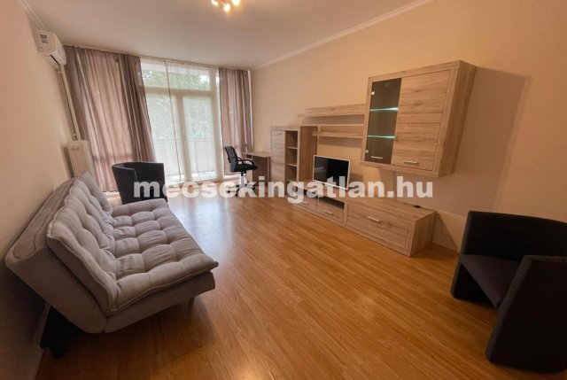 Kiadó panellakás, albérlet, Pécsett 160 E Ft / hó, 2 szobás