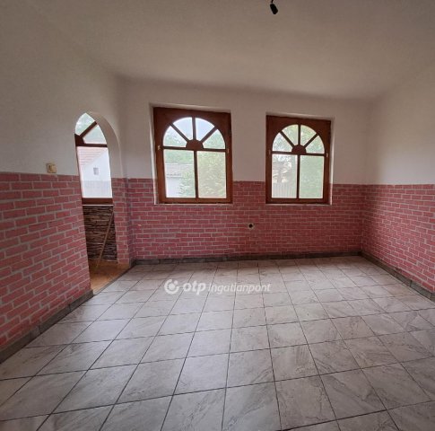 Eladó családi ház, Kisújszálláson 21.5 M Ft, 2+2 szobás