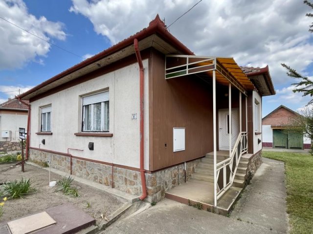 Eladó családi ház, Nagykátán 46.5 M Ft, 2+1 szobás