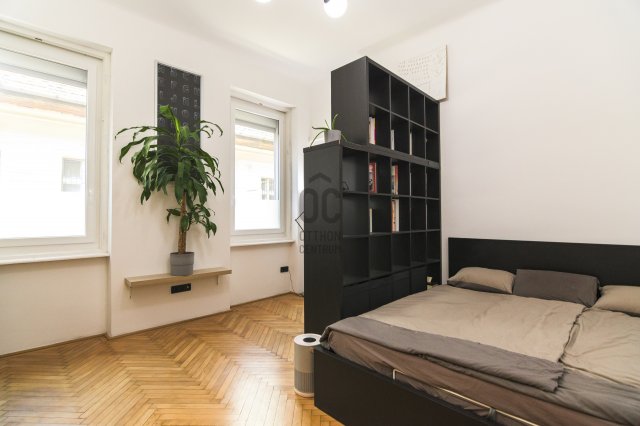 Eladó téglalakás, Budapesten, VI. kerületben 81.7 M Ft, 2 szobás