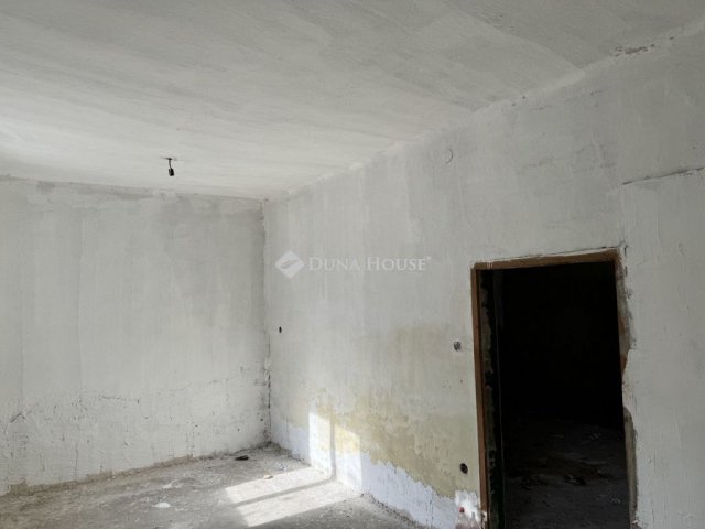 Eladó családi ház, Csornán 24.5 M Ft, 2 szobás