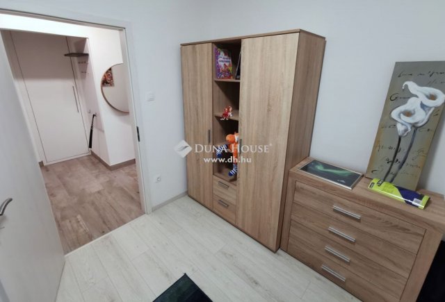 Kiadó téglalakás, albérlet, Tatán 330 E Ft / hó, 3 szobás