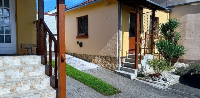 Eladó családi ház, Pécsett 79 M Ft, 3+1 szobás
