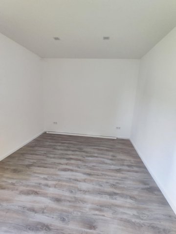 Eladó téglalakás, Komlón 25.99 M Ft, 2+2 szobás