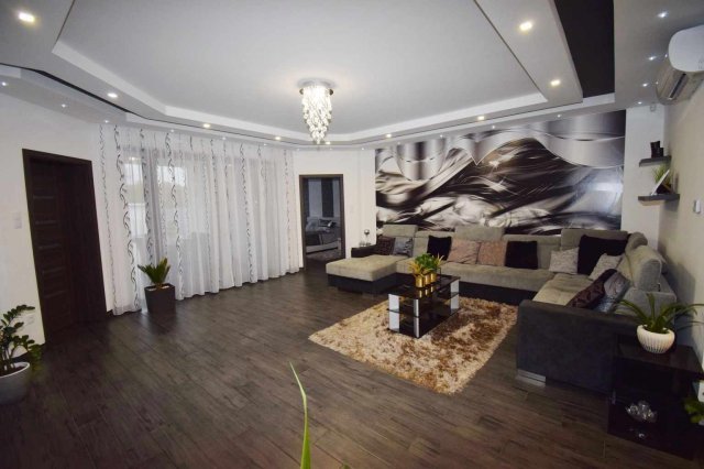 Eladó családi ház, Debrecenben 179 M Ft, 4 szobás
