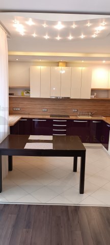 Kiadó téglalakás, albérlet, Szegeden 300 E Ft / hó, 2+1 szobás