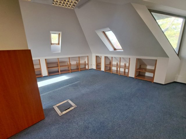 Kiadó iroda, Debrecenben 1131 E Ft / hó, 12 szobás