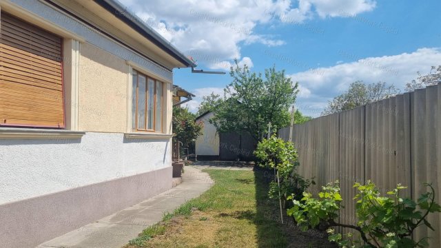 Eladó családi ház, Cegléden 42 M Ft, 4 szobás