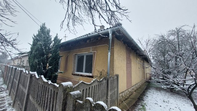 Eladó családi ház, Dombóváron 32.5 M Ft, 4 szobás