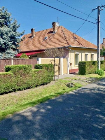 Eladó családi ház, Cegléden 38.9 M Ft, 3 szobás