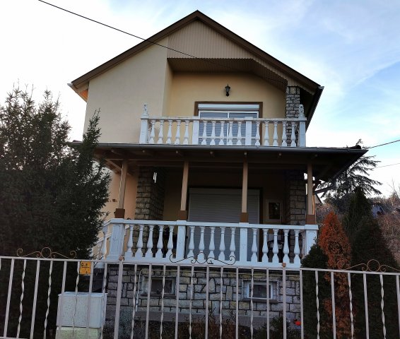 Eladó családi ház, Balatonalmádiban 89.9 M Ft, 5 szobás