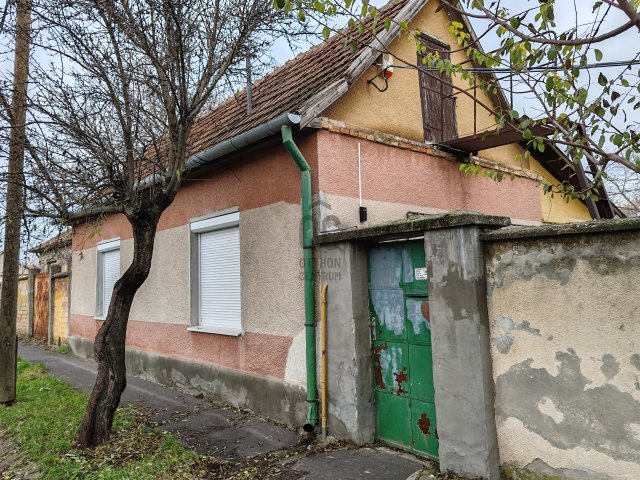 Eladó családi ház, Szolnokon 15.4 M Ft, 2 szobás
