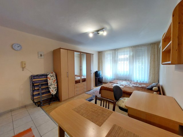Kiadó téglalakás, albérlet, Szegeden 90 E Ft / hó, 1 szobás