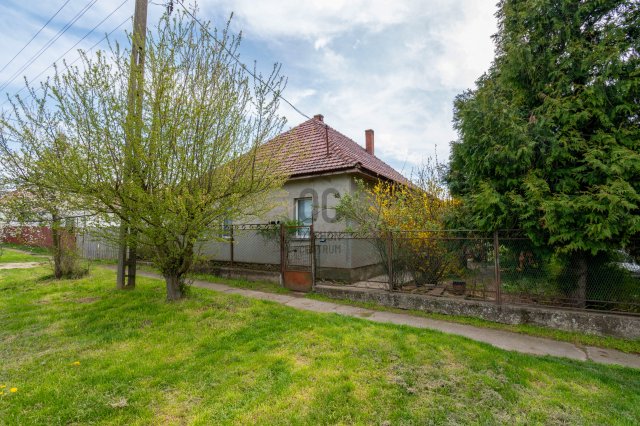 Eladó családi ház, Enyingen 32.9 M Ft, 4 szobás