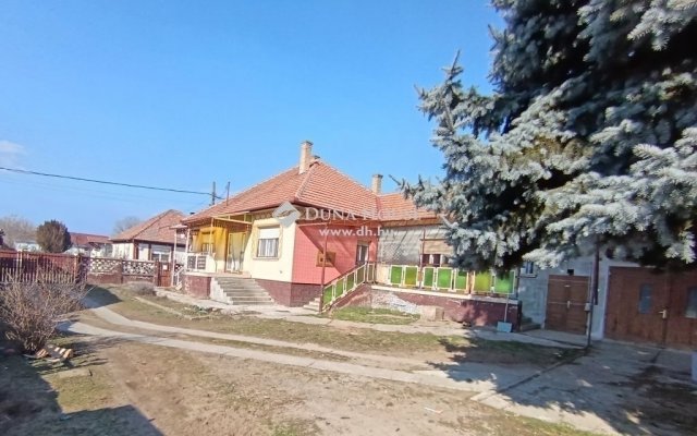 Eladó családi ház, Tápiószecsőn 55 M Ft, 7 szobás