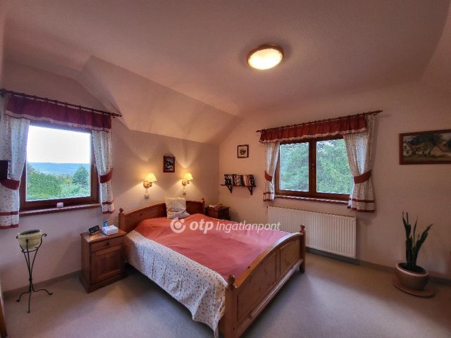 Eladó családi ház, Budakeszin 359 M Ft, 5 szobás