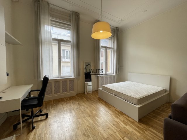 Eladó téglalakás, Budapesten, VI. kerületben 84.9 M Ft, 2 szobás